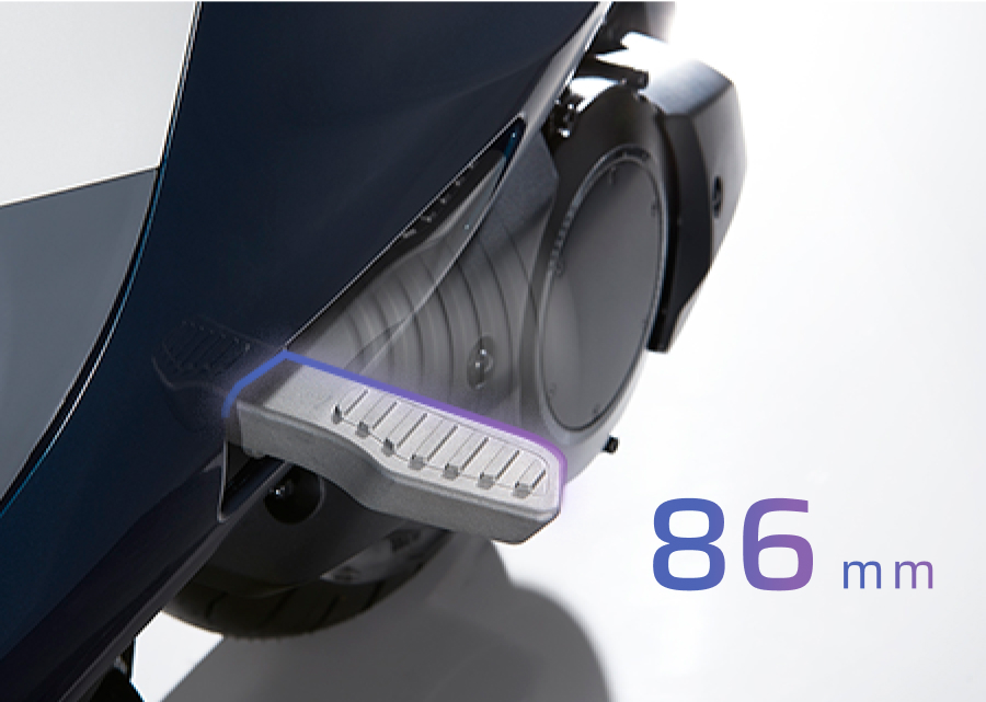 加寬按壓式飛炫踏板，腳踏更舒服。